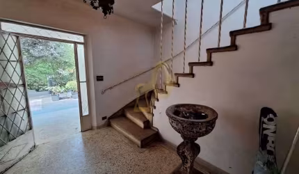 Belíssima Casa à Venda em Pacaembu, SP