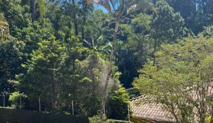 MAGNÍFICA CASA EM CONDOMÍNIO FECHADO