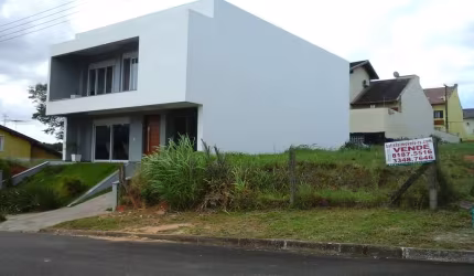 Terreno à venda no Alto Petrópolis, Porto Alegre  por R$ 240.000