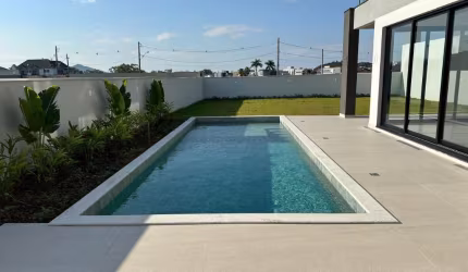 Lindo Sobrado alto padrão em condomínio em Balneário Camboriú-SC