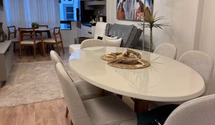 Lindo apartamento no centro de Balneário Camboriú próximo à praia central.