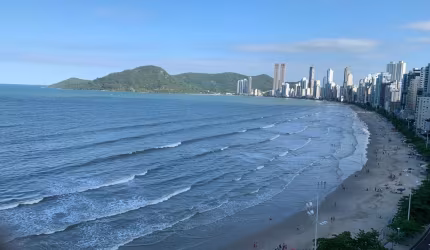 Lindo apto frente mar na praia central em Balneário Camboriú.