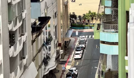 Lindo apto contendo 3 Dornts sendo 2 suítes na quadra mar - centro Balneário Camboriú!