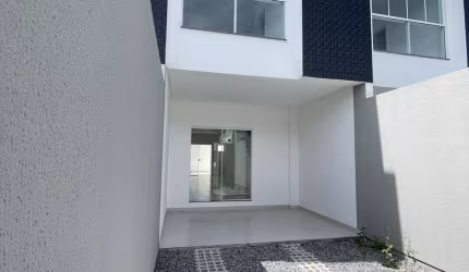Lindo sobrado novo em junto à praia  de Itapema-SC