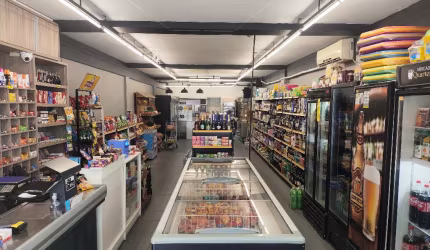 Ponto comercial - Minimercado em rua movimentada. Completo com máquina, freezers, estoque.