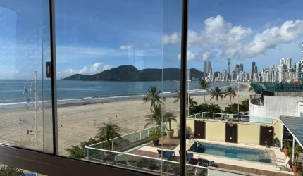 Lindo apartamento frente mar na praia de Balneário Camboriú