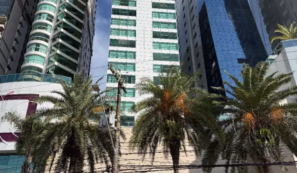 Lindo apartamento frente mar com 03 suítes e duas vagas para locação na praia de Balneário Camboriú
