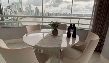Lindo apartamento com04dornts na frente da proa em Balneário Camboriú