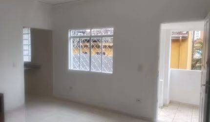Casa térrea raridade vende travessa Guacá, 2 dorms. suite vaga de garagem