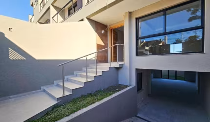 Sobrado com 3 dormitórios à venda, 208,12m² com terraço de 46,44m² e quintal de 30m² por R$ 1.200.000 - Bom Retiro - Curitiba/PR