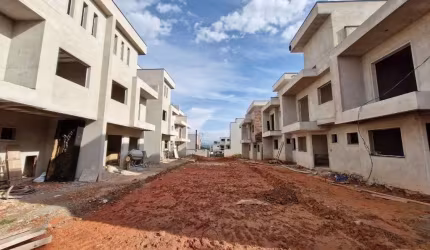 Sobrado com 3 dormitórios à venda, 105 m² por R$ 630.000,00 - Pilarzinho - Curitiba/PR