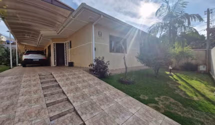 Casa Térrea Averbada medindo 126,82m² com Quintal à Venda por R$ 845.000,00 no Bairro Alto - Curitiba/PR