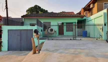 Casa com 4 dormitórios para alugar, 160 m² por R$ 2.700/mês - Bairro Alto - Curitiba/PR