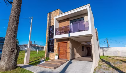 Linda casa em condomínio no Pinheirinho