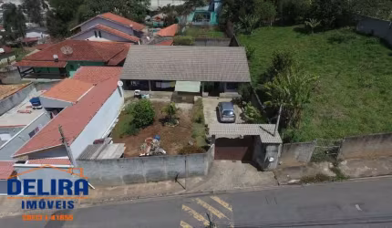 Casa a venda com 2 dormitórios em bairro tranquilo na Terra Preta.