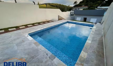 Casa Germinada com Vista Deslumbrante, com Piscina e Espaço Gourmet