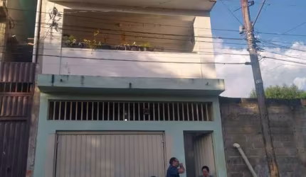 Casa à venda com 4 quartos em bairro tranquilo de Terra Preta.
