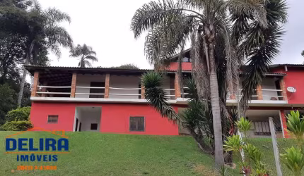 Chácara a venda com uma vista linda para a natureza.