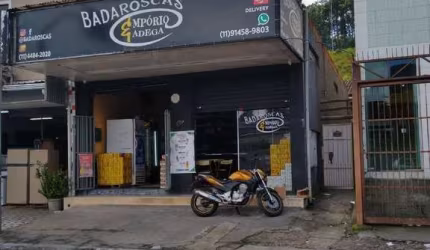 Salão comercial com casa nos fundos no centro de Terra preta