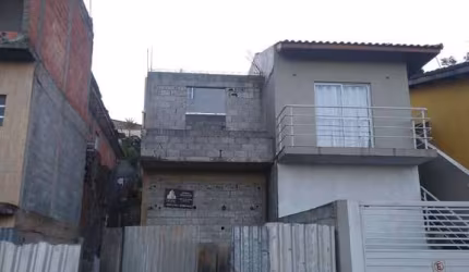 Casa em fase de acabamento com Escritura em Terra Preta.