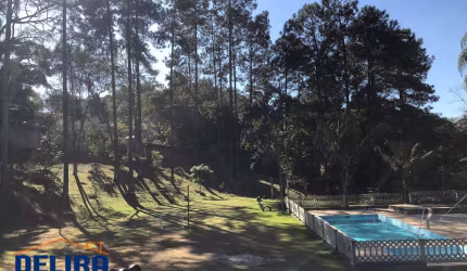 Sítio com 15 mil m² composto por 15 lotes de 1.000m² cada.