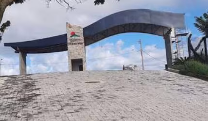 Terreno em Piracaia: Oportunidade Exclusiva Dentro de Condomínio Fechado!