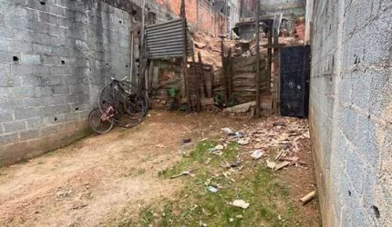 Terreno com ótima localização e pronto para construir.