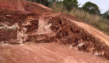 Terreno para venda com terraplanagem em Terra Preta.