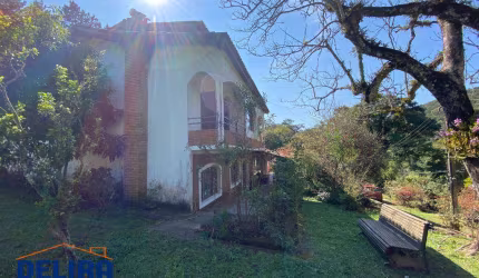 Sítio à venda com piscina,2 casas com um ótimo espaço.