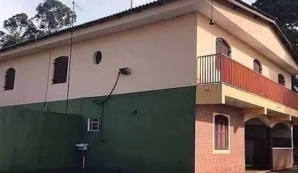 Chácara em uma área mista com 4.818m² com piscina.