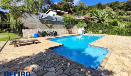Encantadora Chácara de 3.400 m²: Refúgio de Tranquilidade com Conforto