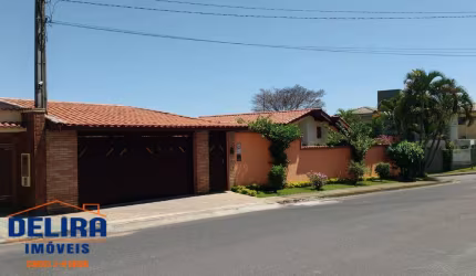 Excelente Casa de Esquina em Atibaia para Venda