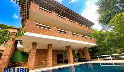 Magnífica Casa em Condomínio com Ampla Estrutura de Lazer e Segurança