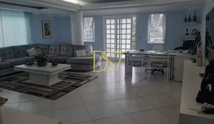 SOBRADO com 3 Quartos e 3 banheiros 3 vagas à Venda, 325 m² por R$ 1.400.000