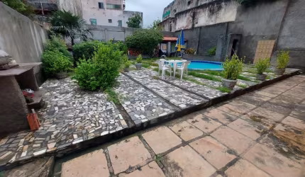 Casa para Venda em Salvador, Piatã, 5 dormitórios, 2 suítes, 3 banheiros, 10 vagas