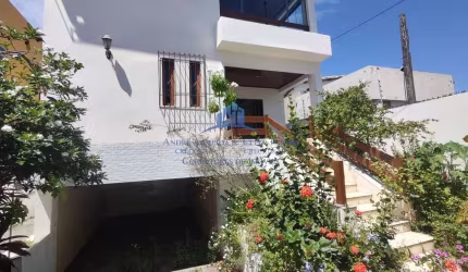 Casa para Venda em Salvador, Piatã, 4 dormitórios, 4 suítes, 6 banheiros, 2 vagas