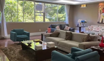 Luxuoso apartamento reformado em Laranjeiras