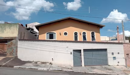Casa com 3 quartos à venda na Rua Leonel Natali Elizi, 22, Jardim Antonio Von Zuben, Campinas, 196 m2 por R$ 600.000