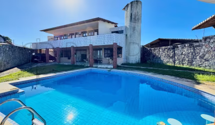 Casa a apenas 5min do Natal Shopping, 5/4,sauna,piscina e terreno com 1000m²
