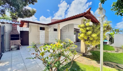Casa em Candelária a apenas 3 min do Natal Shopping, 4/4, piscina. Oportunidade