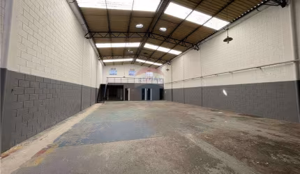 Galpão Comercial 310m² Alugar no Jardim Sônia Maria em Mauá