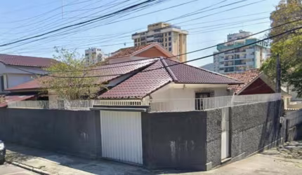 Casa com 3 quartos para alugar na Rua Desembargador Toledo Piza, 1, Icaraí, Niterói por R$ 4.950