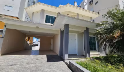 Casa com 4 quartos à venda na Rua Bolonha, 130, Pagani, Palhoça, 242 m2 por R$ 1.200.000