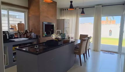 Casa com 3 quartos à venda na Rua Rodolfo Weiss, 436, Aririu, Palhoça, 107 m2 por R$ 620.000