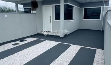 Casa com 2 quartos à venda na Galileu Galilei, 23, Barra do Aririú, Palhoça, 50 m2 por R$ 345.000