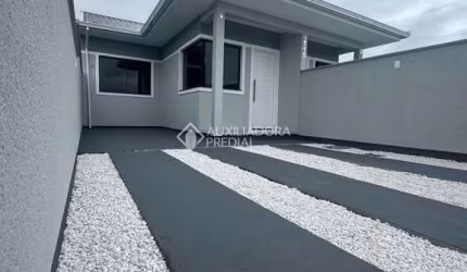 Casa com 2 quartos à venda na Galileu Galilei, 23, Barra do Aririú, Palhoça, 50 m2 por R$ 345.000