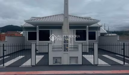 Casa com 2 quartos à venda na Galileu Galilei, 23, Barra do Aririú, Palhoça, 50 m2 por R$ 345.000