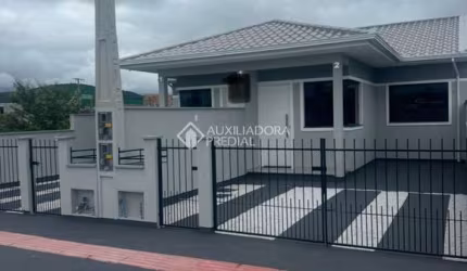Casa com 2 quartos à venda na Galileu Galilei, 23, Barra do Aririú, Palhoça, 50 m2 por R$ 345.000