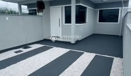 Casa com 2 quartos à venda na Galileu Galilei, 23, Barra do Aririú, Palhoça, 50 m2 por R$ 345.000