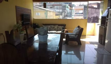 SOBRADO COM PISCINA